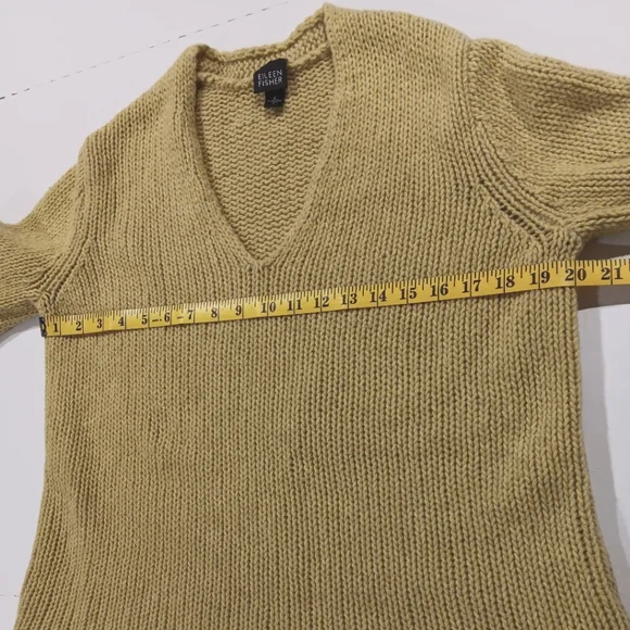 Eileen Fisher Women's (Size L) Green V-Neck Italian Yarn Sweater - Picture 7 of 8